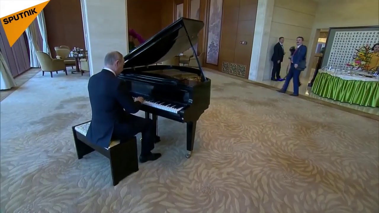 putin is a subarashiki hibi fan