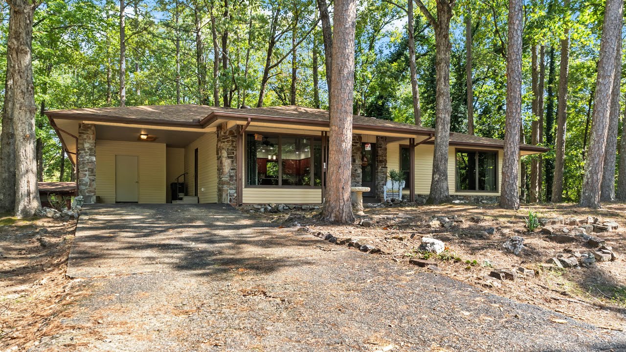 Affordable living in Hot Springs Village! 