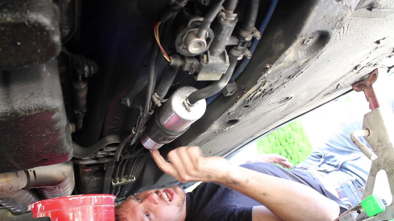 Fuel Filter Replacing and Maintenance on a BMW 328i e36