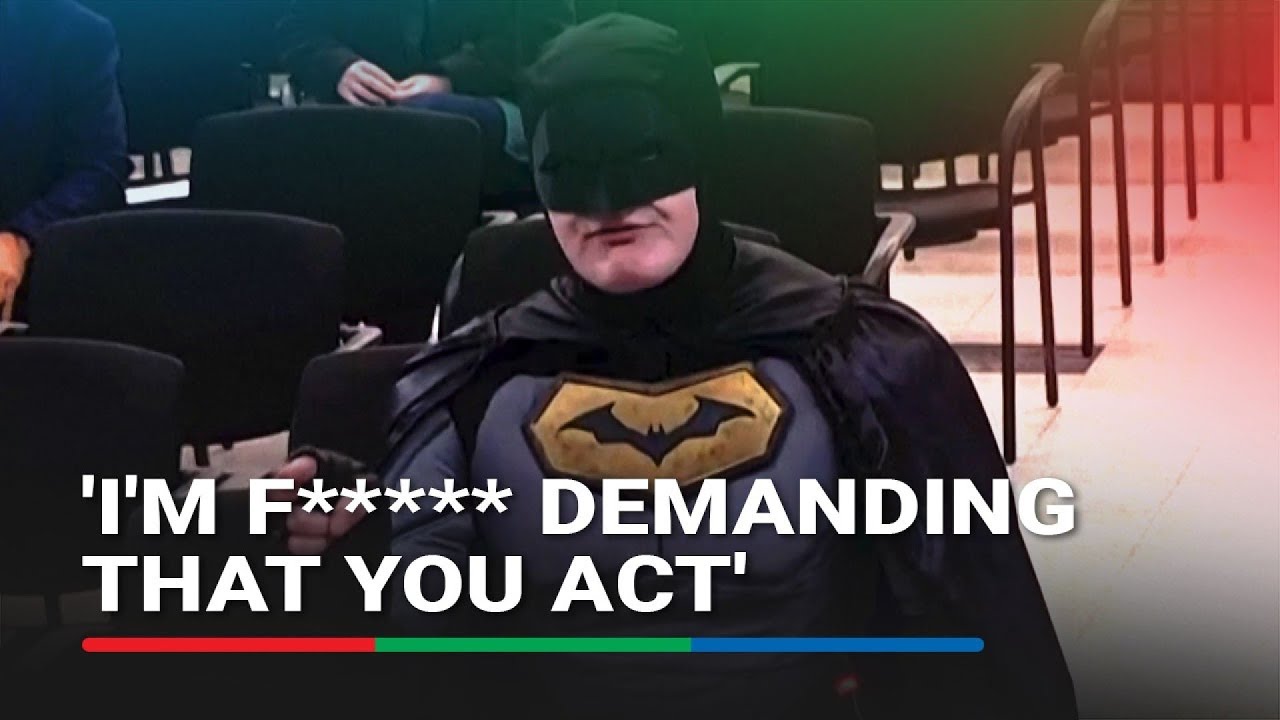 'Batman' goes to US city council meeting, demands no help for ICE