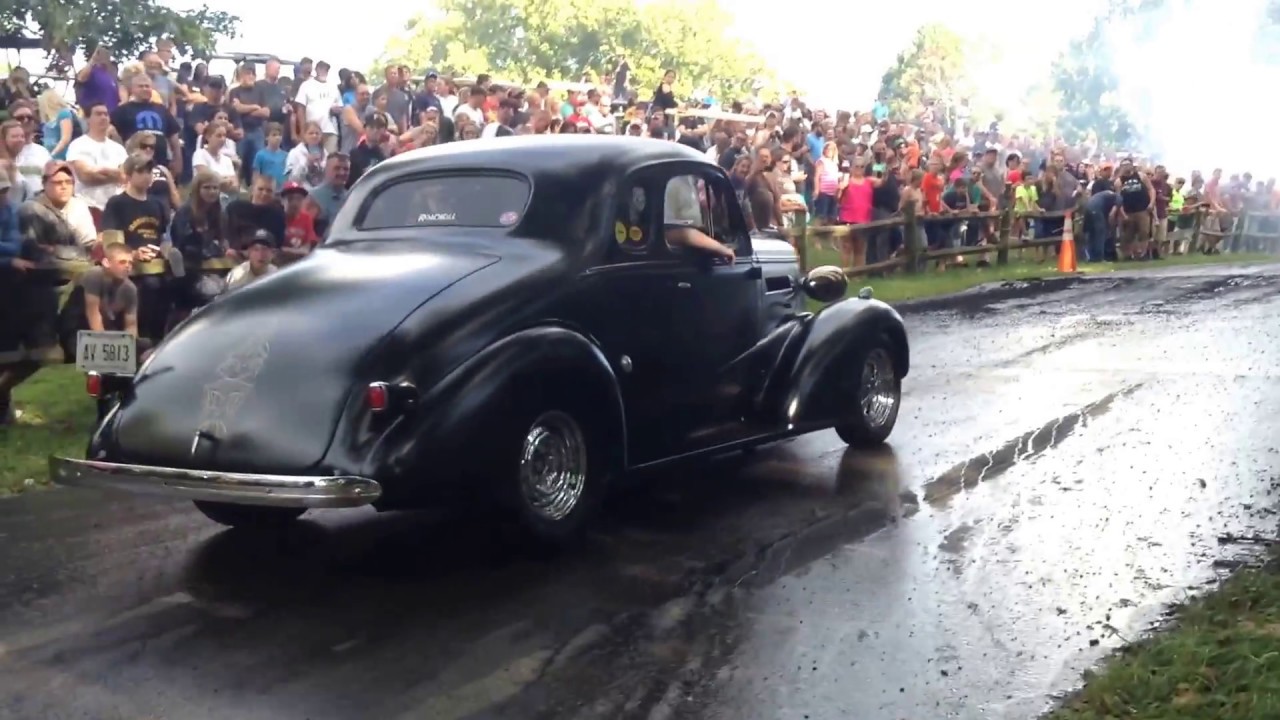 Crazy Burnouts Leaving a Car Show 2017