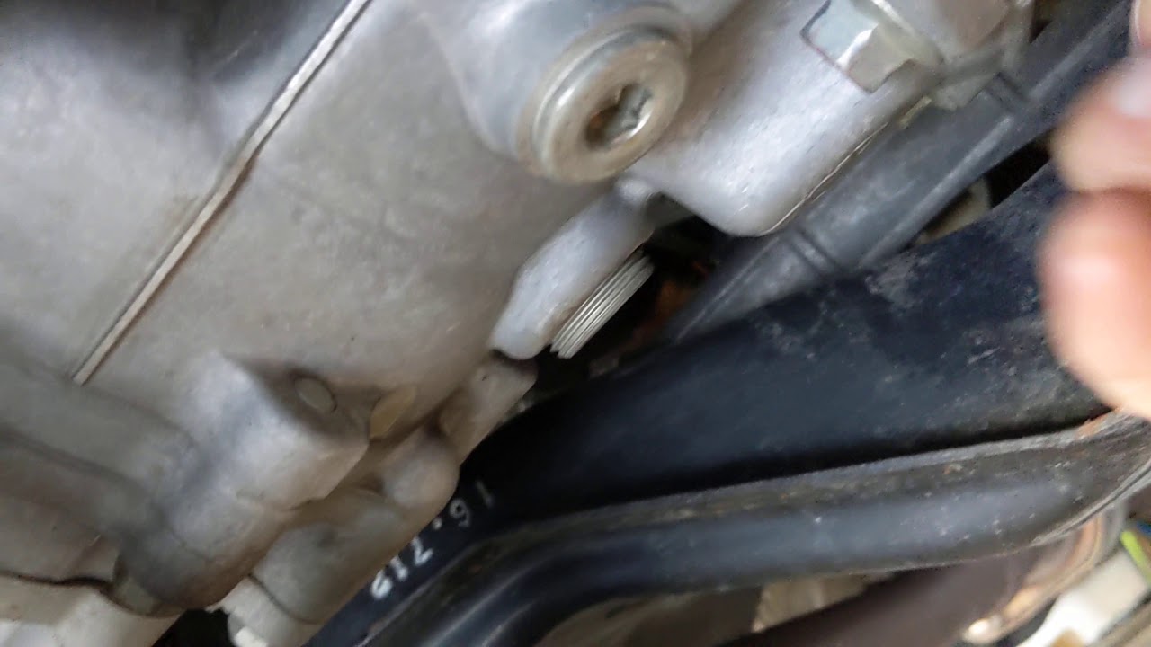 How to change front transfer case differential fluid on a Mitsubishi Outlander