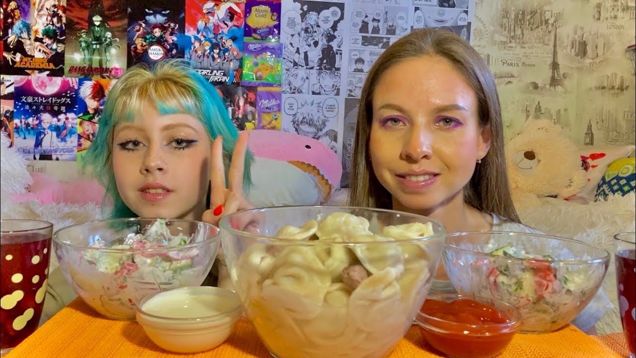 МУКБАНГ🥟ПЕЛЬМЕНИ ДОМАШНИЕ/🥗САЛАТ С ОГУРЦАМИ И ПОМИДОРАМИ/Отвечаем на вопросы/MUKBANG DUMPLINGS