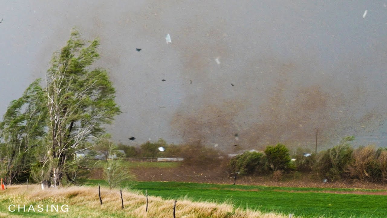 Close Range Tornado during Kansas Outbreak - April 29, 2022