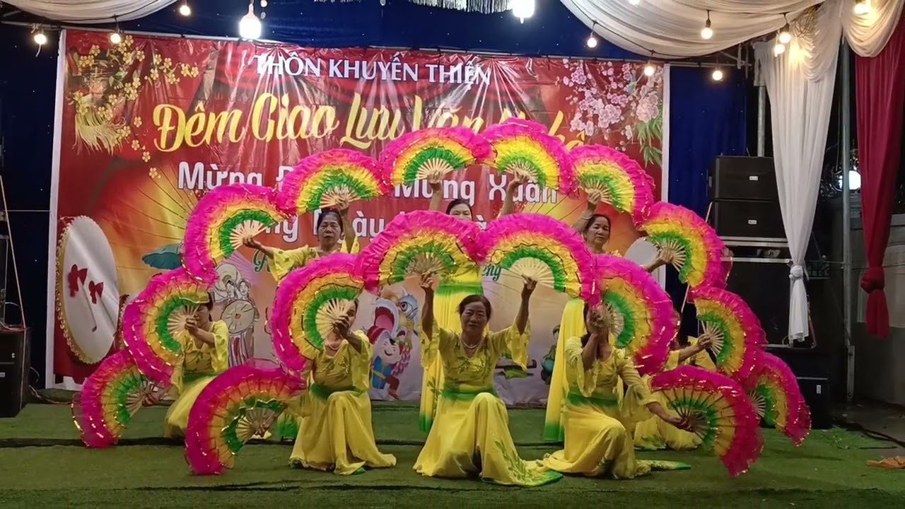 Hội làng khuyến thiện CLB dân vũ biểu diễn mừng ngày hội làng 