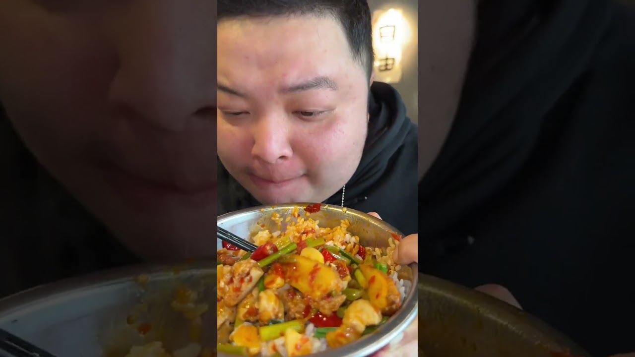 大家喜欢安安静静吃饭 还是吃的时候带点介绍和描述呀 #到点了干饭人上号 #好好吃饭好好生活 #干饭人 #美食 #一日三餐人间烟火简单而美味