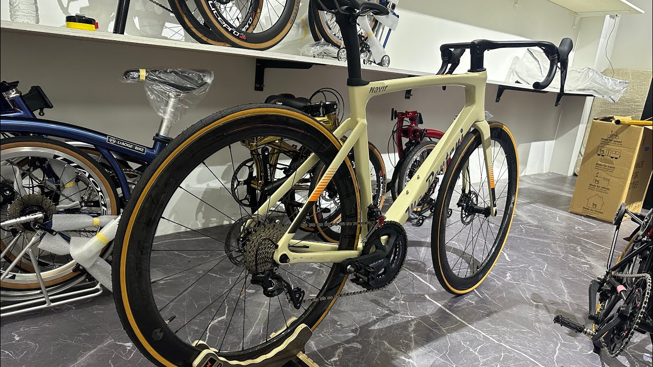 新加坡公路自行车碳纤维公路自行车carbon fiber road bike  Shimano groupset Shimano 105
