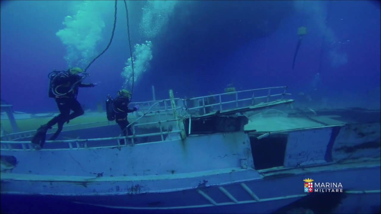 Marina Militare - Recupero peschereccio immersione dei Palombari