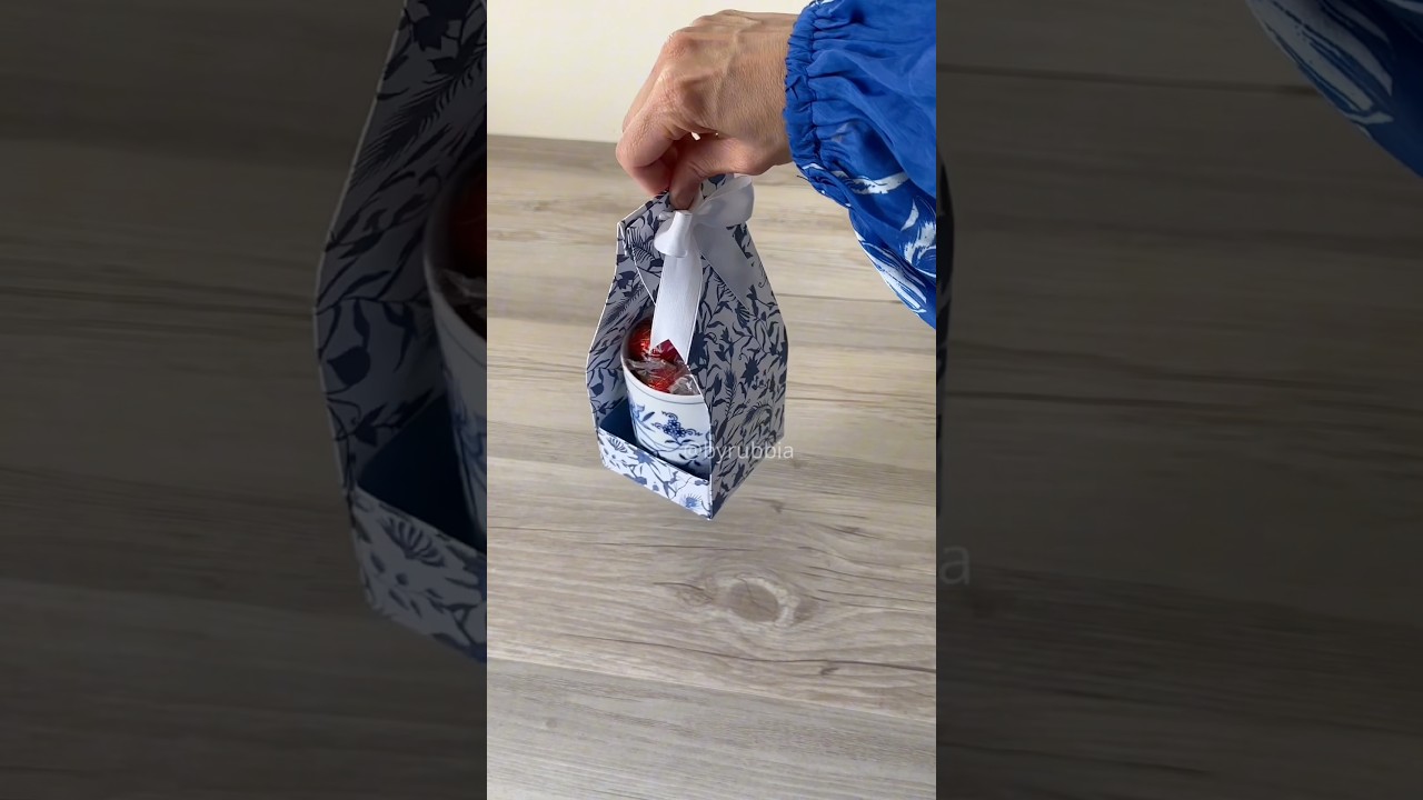 How to make a gift mug box #diy #how #giftideas #handmade #tutorial #giftwrapping #wrapping #ideas
