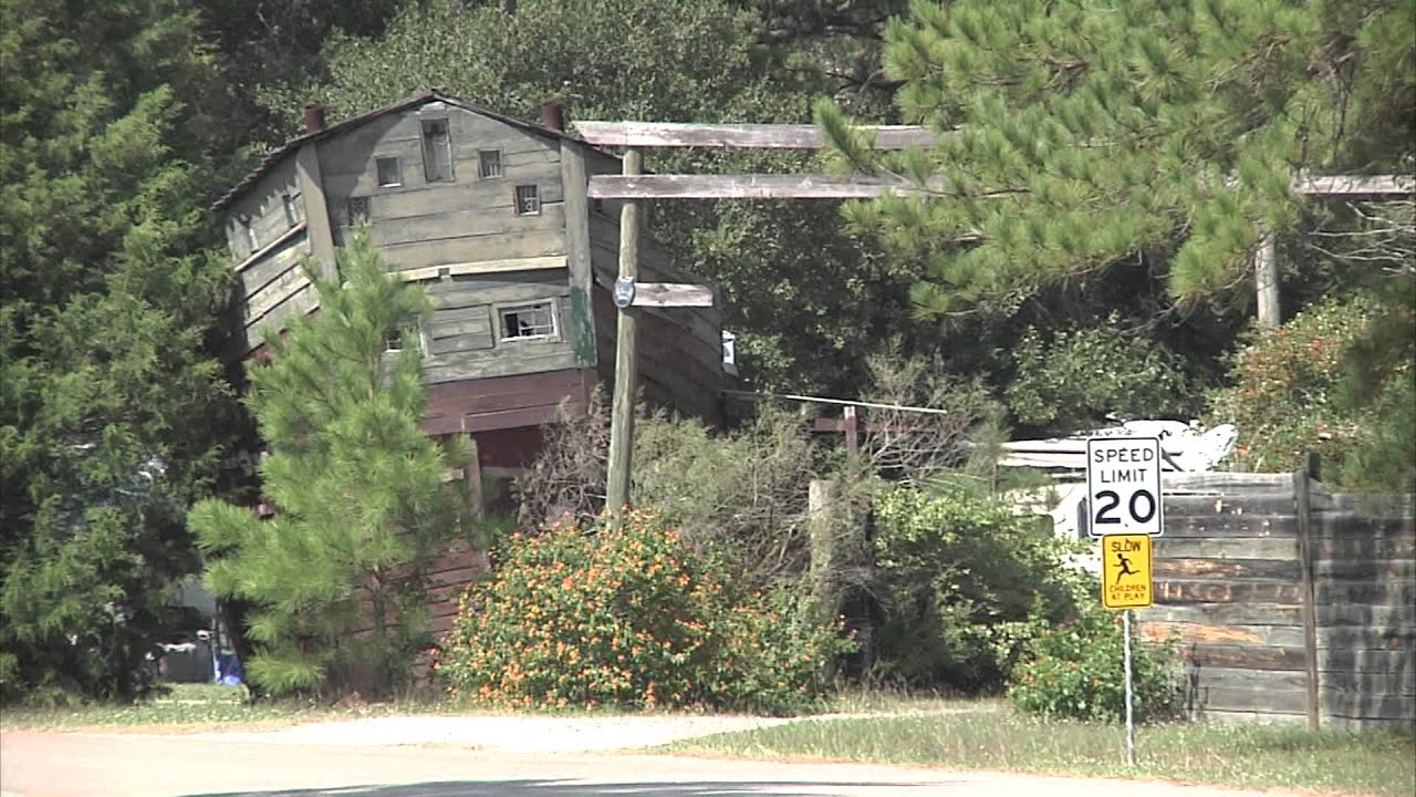 Inside Look At The Neighborhood Where Ren Fest Workers Live