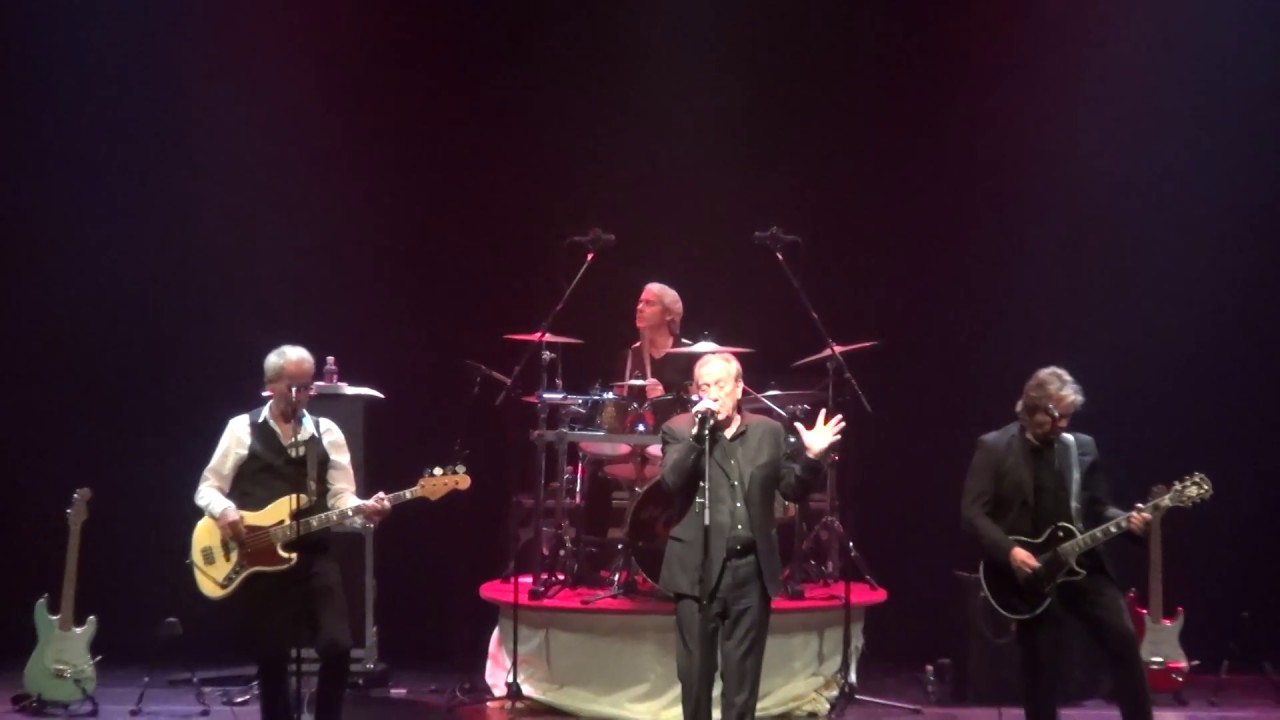 Johan Derksen en de Pioniers van de Nederpop / Theo van Es met als opkomst Standing And Staring