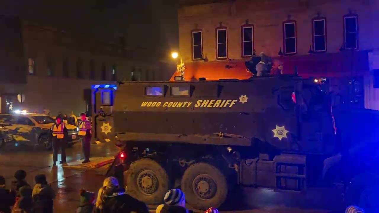 Marshfield wi. holiday parade 11-20-25