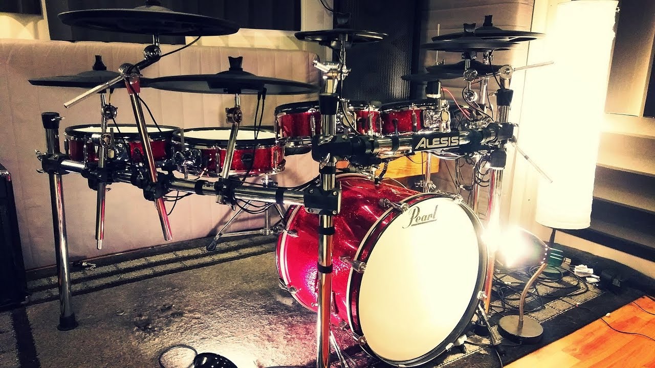 ALESIS STRIKE - 