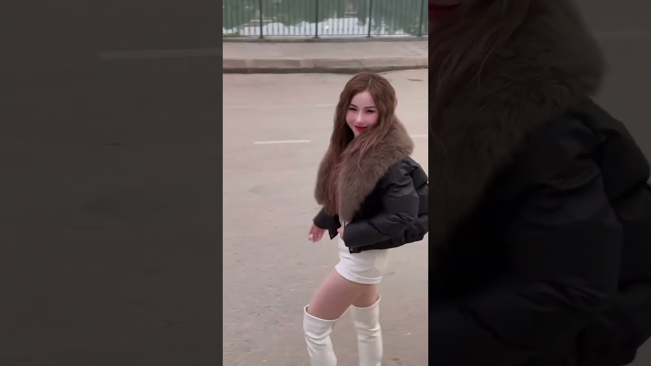 Женственное превосходство в кожаных сапогах 