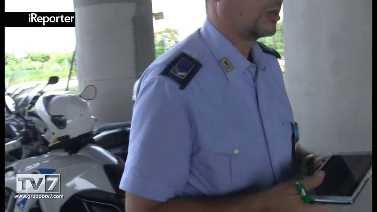 AUTO CON TARGA ESTERA: MOLTI I 