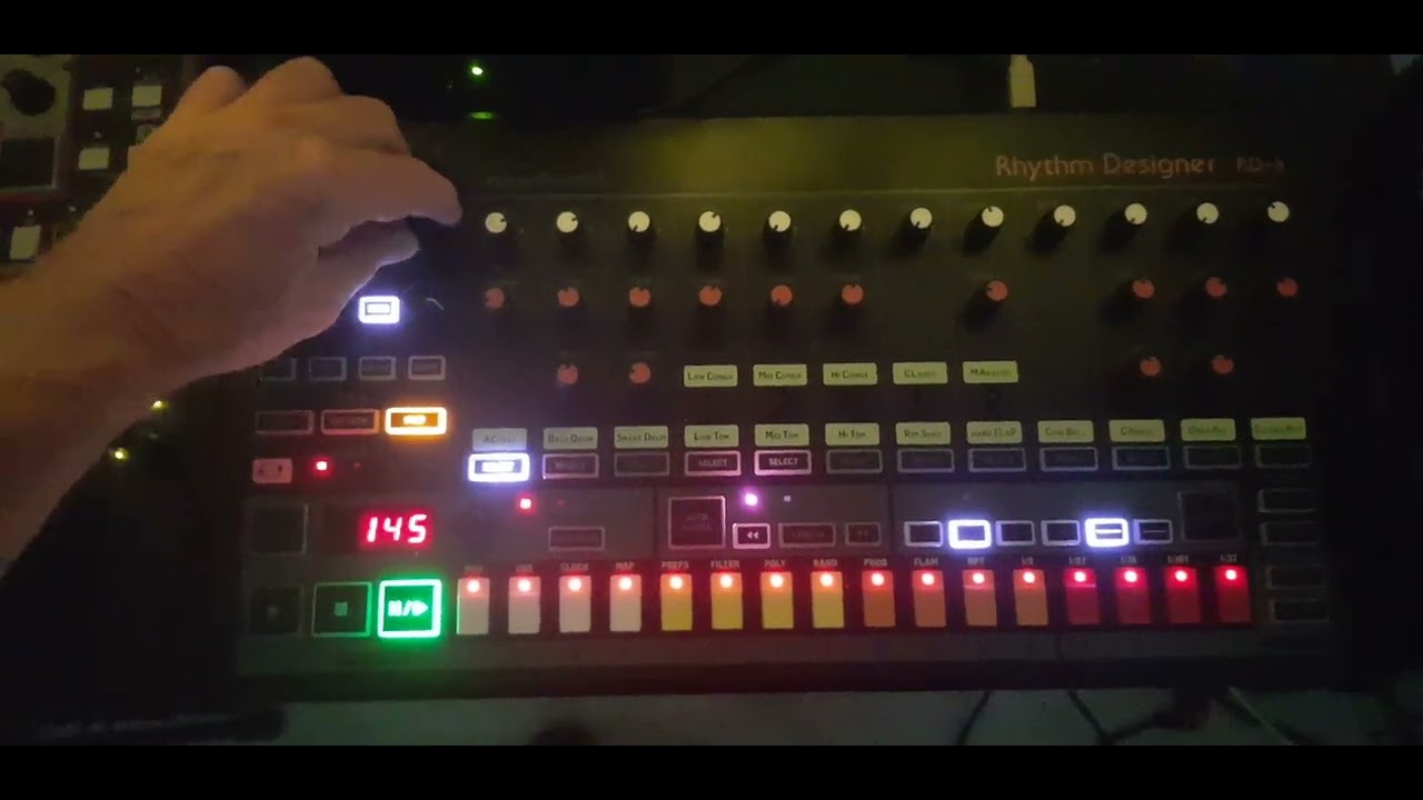 &lrm;@RolandChannel&nbsp;  &lrm;@Behringer&nbsp;  #rolandtb303 #tb303 #behringerrd8 #livemusic