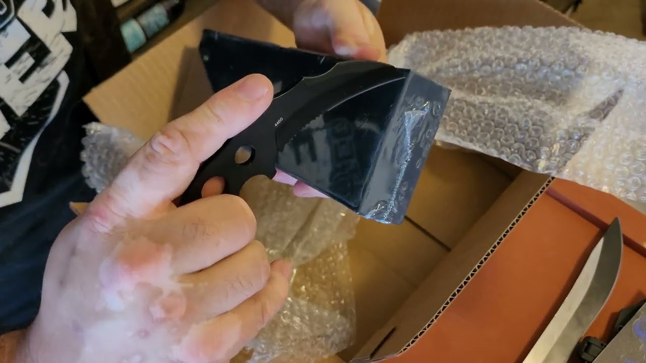 Unboxing the Skallywag Tactical Kitchen Slicer and the Deep 6 Karambit!