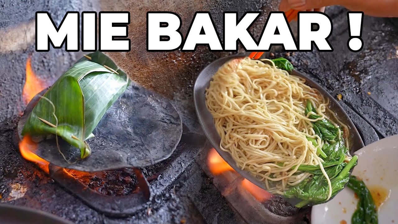 DI BUNGKUS DAUN MIENYA TERNYATA BAKARNYA PAKE LEMPENGAN BESI BULAT !