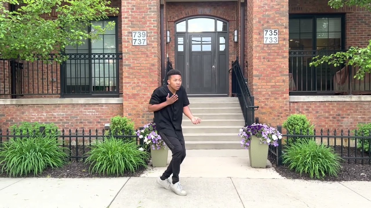 VOYAGEUR - Tear My Heart Out (Dance Video)