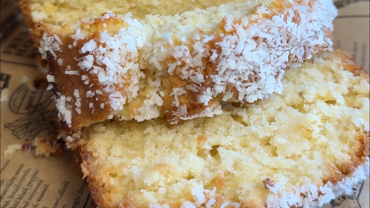 Cremoso panque de coco con glaseado 