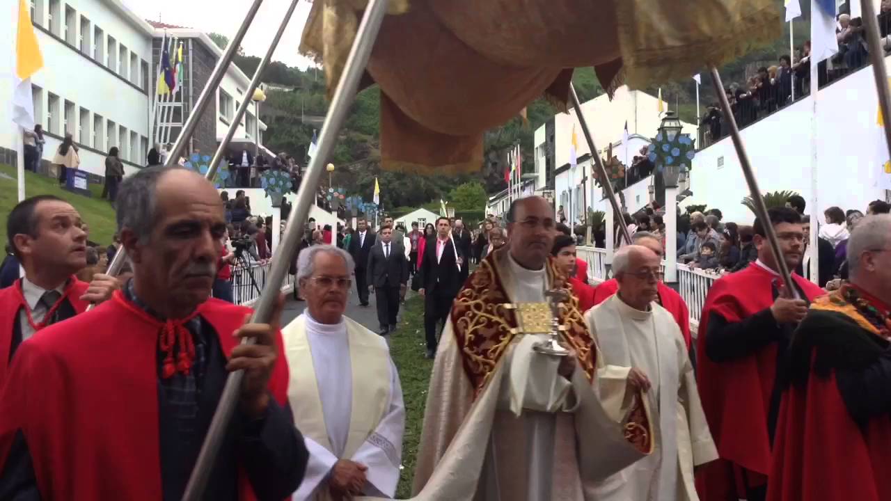 Prociss&atilde;o Solene com os Santos Padroeiros