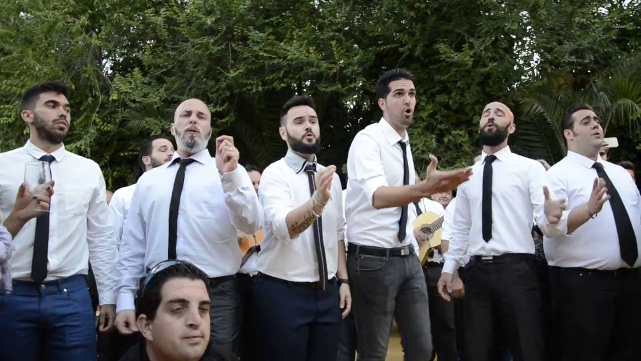 Comparsa canta en boda la rumba de Martinez Ares Por cada Mirada