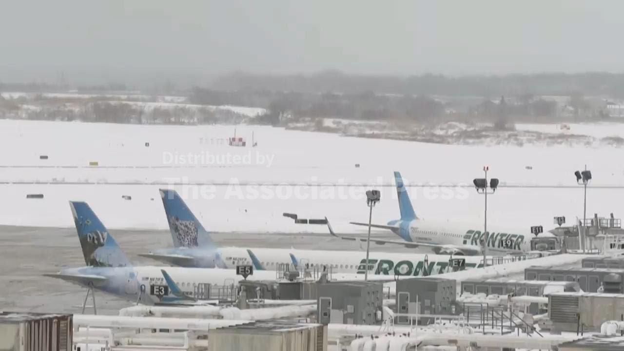 Winter storm disrupts travel at Philadelphia Airport
