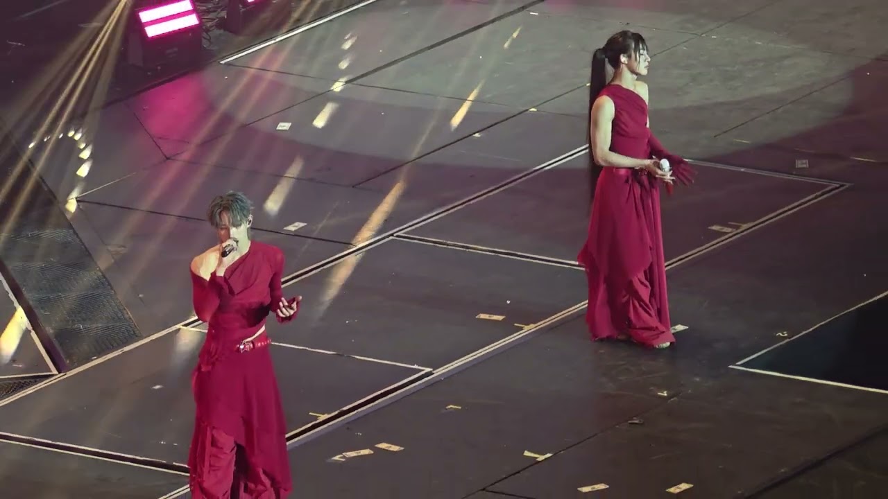 กุหลาบ - ฮง, เลโก้ stage (full) #lyknduskanddawnconcertd1 #lykn 