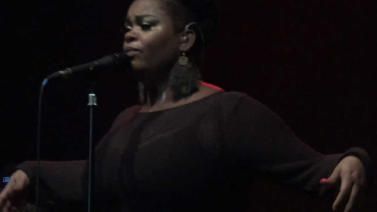 Jill Scott - Le BOOM Vent Suite (Live @ Le Bataclan, Paris) [2011-12-06]