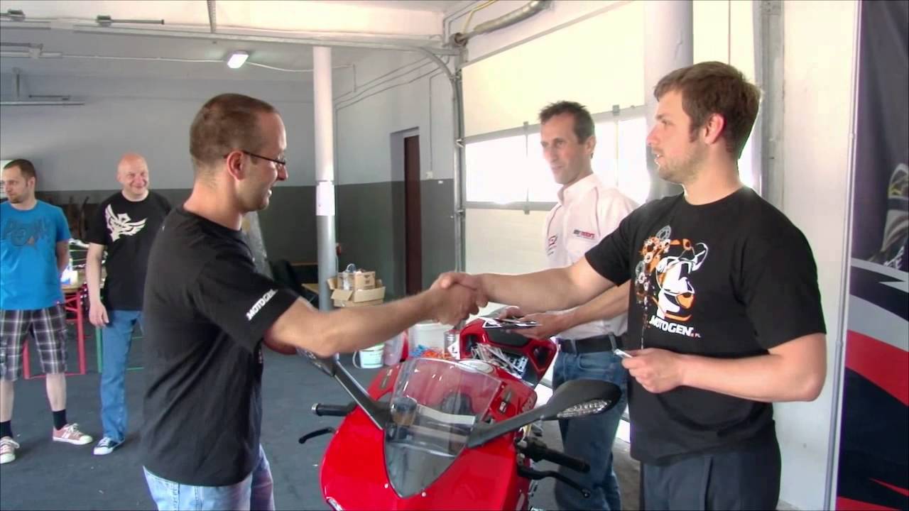 Tor wyścigowy - jak nauczyć się jeździć - jazda na torze FAQ