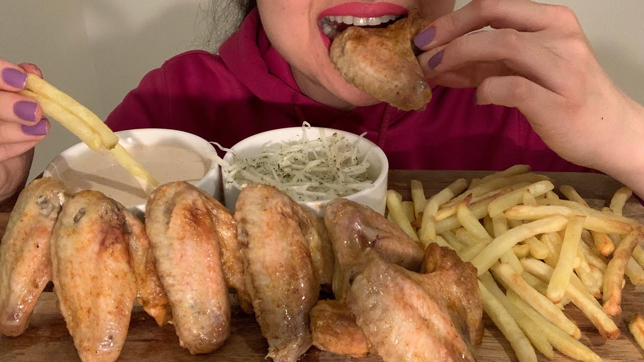 Asmr eating roast chicken wings with fried potato|موکبانگ بال و کتف و سیب زمینی سوخاری