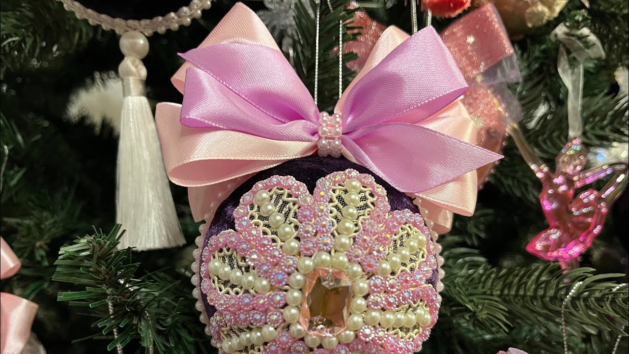 Создание новогоднего шара в бархате из китайского елочного шара. Декор кружевом стразами. 