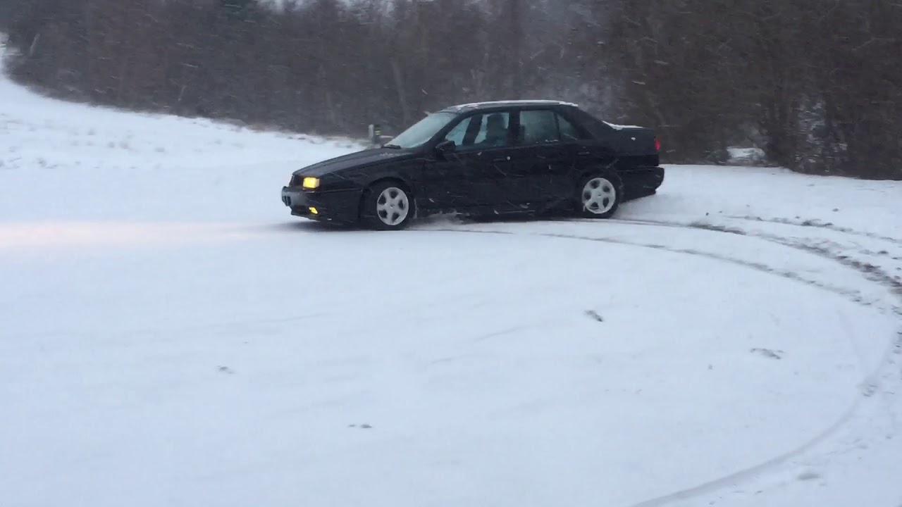 Alfa Romeo 155 Q4 in Snow