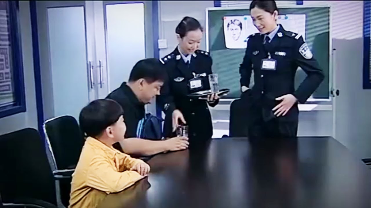 派出所新所長，還沒上任就先被帶到派出所錄口供，好看了