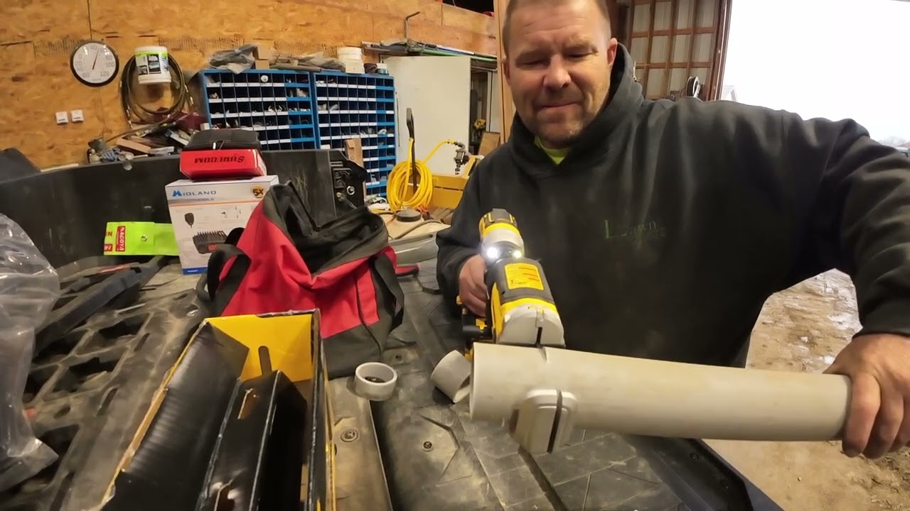 Dewalt DWAPVCIR PVC Cutter. Lets check it out