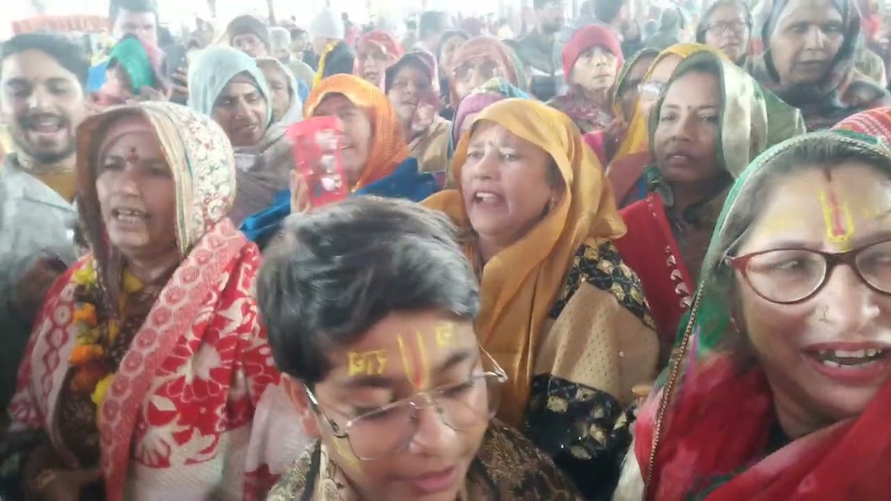  Mangala Aarti k baad Brijwasi mata