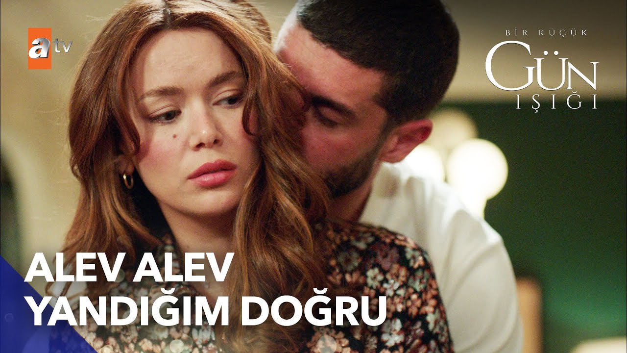 Fırat'tan Elif'i heyecanlandıran temas... - Bir Küçük Gün Işığı 13. Bölüm