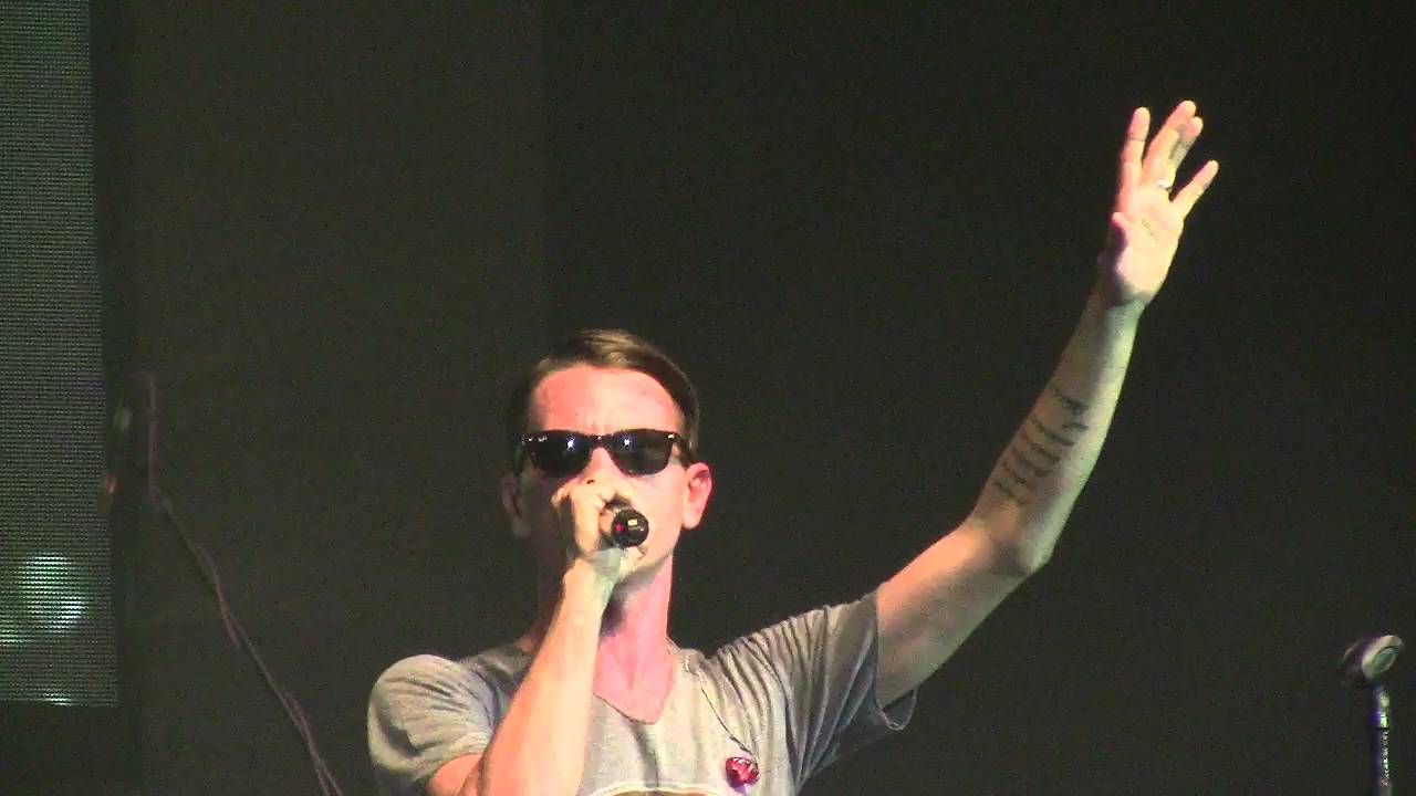Red Jumpsuit Apparatus live at SM North Skydome (part 1)