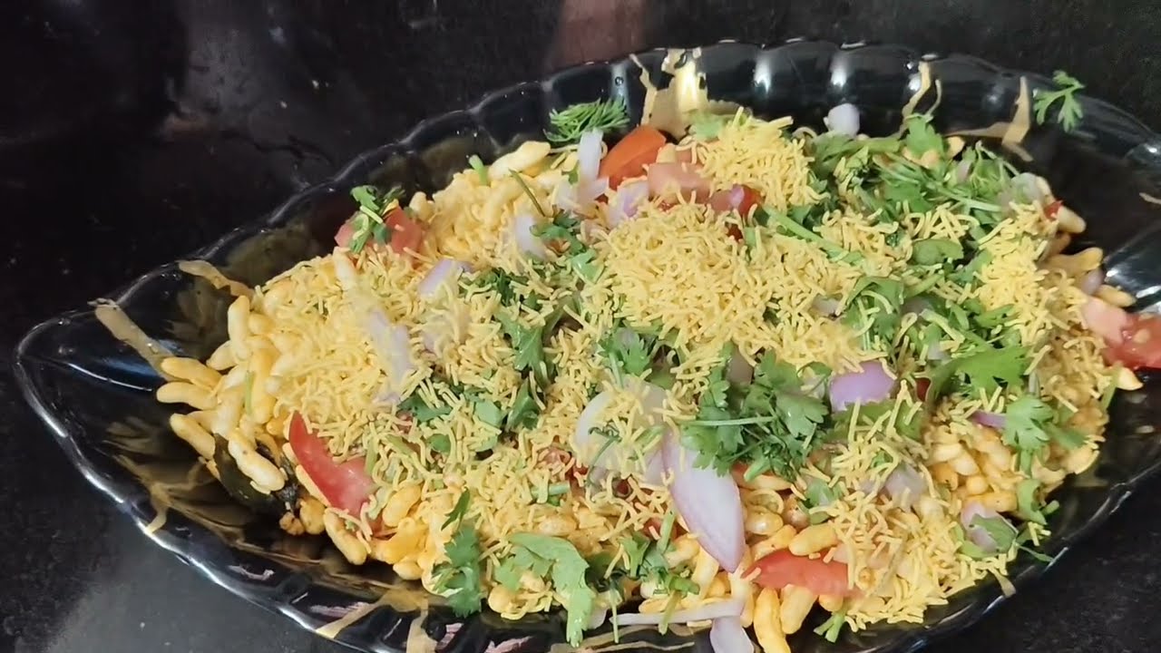 साध्या सुरमुर्‍यांना दिला चटपटीत ट्विस्ट – असा बनवा भडंग!