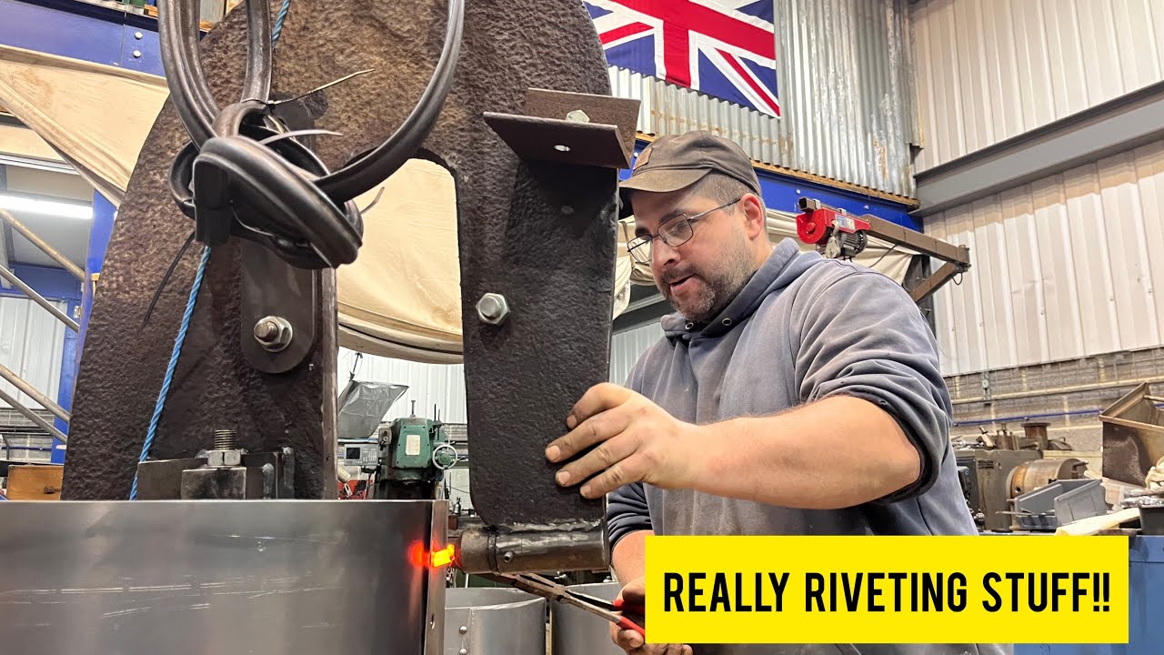 Hot RIVETING with the home made Squeezer
