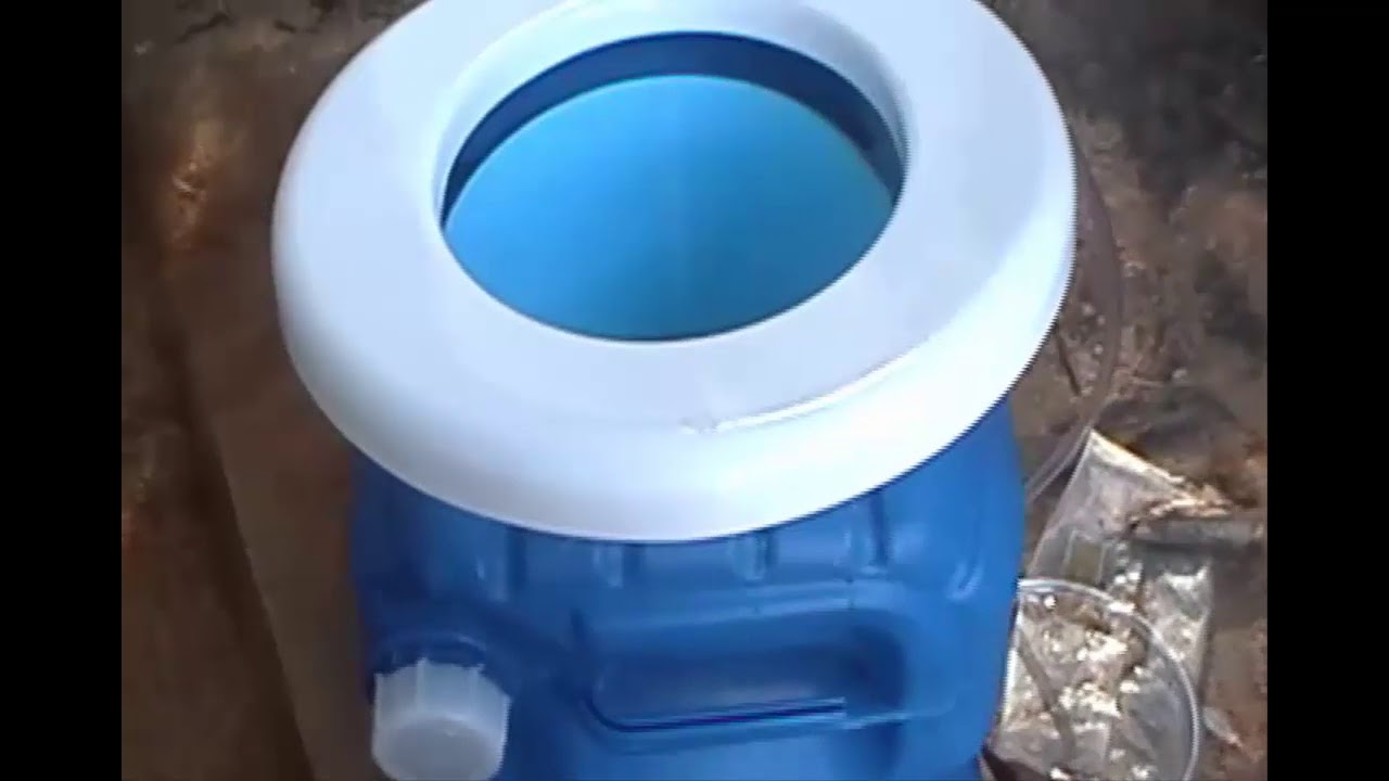 03 Kombi Home Lucrécia - Porta Potti caseiro + Bancos de Escort na Kombi