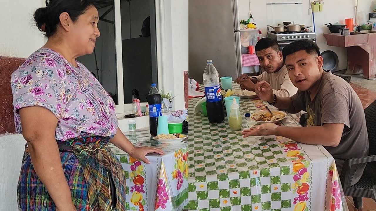 Doña Doris le da Un Alemuerzo a los albañiles 🥺