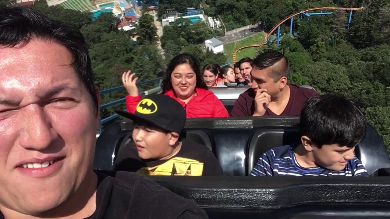Niños en superman six flags ( caras súper chistosas)