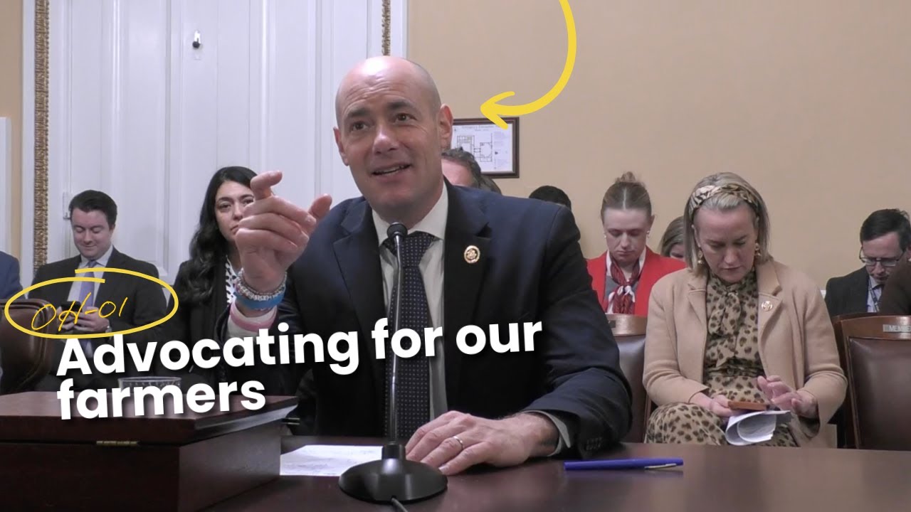 Член палаты представителей Грег Ландсман выступает в защиту фермеров и потребителей перед комитет...