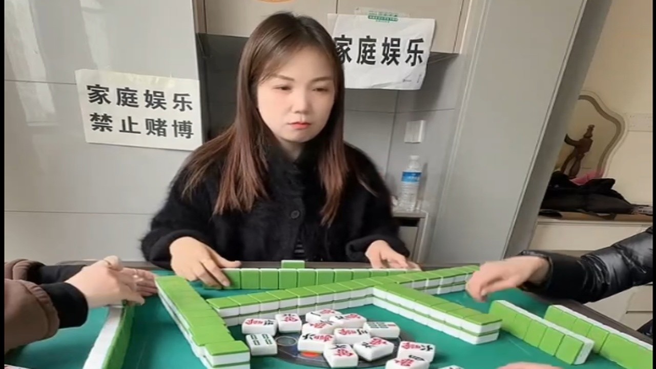 正在直播，现场讲解思路，新手也能看懂！