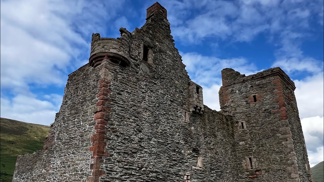 Buzzing Around Europe- Lochranza Castle
