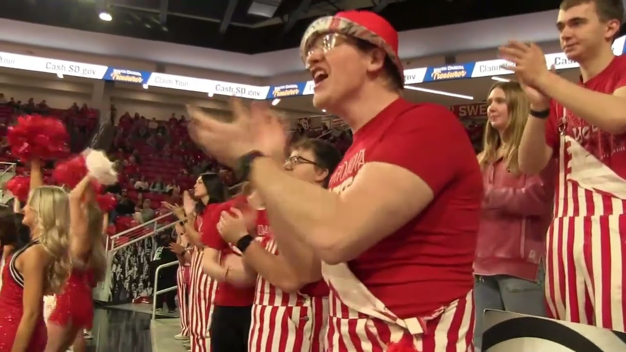 HIGHLIGHTS:  USD men storm back against SDSU to finish first season sweep since 1997