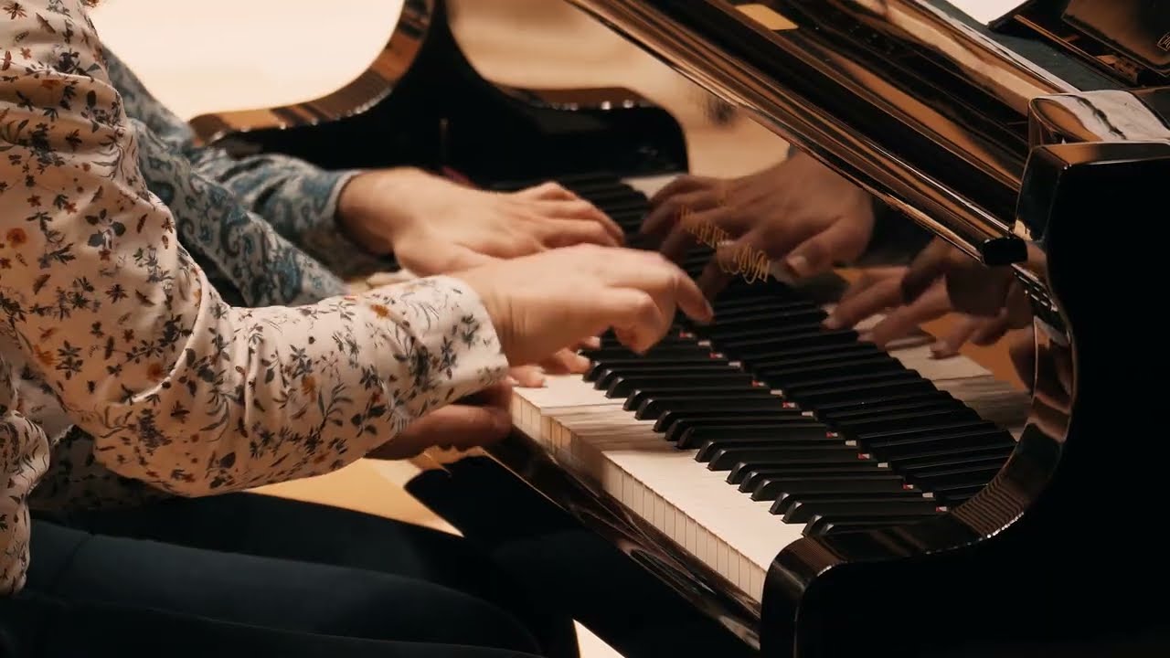 Moritz Moszkowski - Waltz op. 11 no. 2 (Zarebski Piano Duo: Mania / R&oacute;żański)