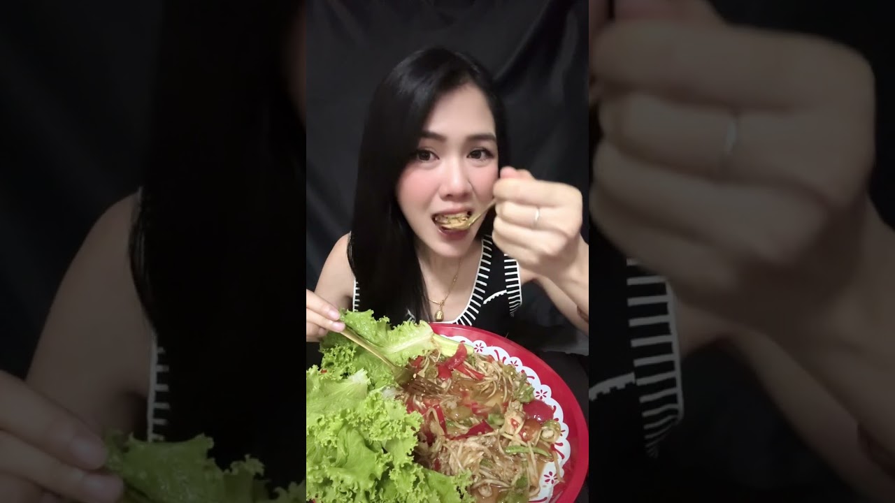 ตำตีนไก่แซ่บๆปลาร้านัวๆ | กินเที่ยวกับฝน