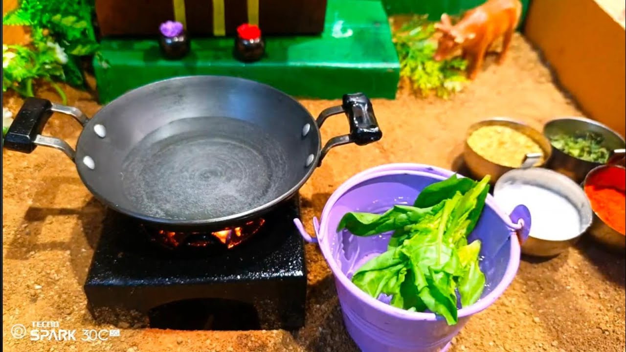 Mini Palak Paneer yum😋🤤 #food #smallkitchen #minikitchen #recipe #palakpaneer#yt#viral#ytviral#video
